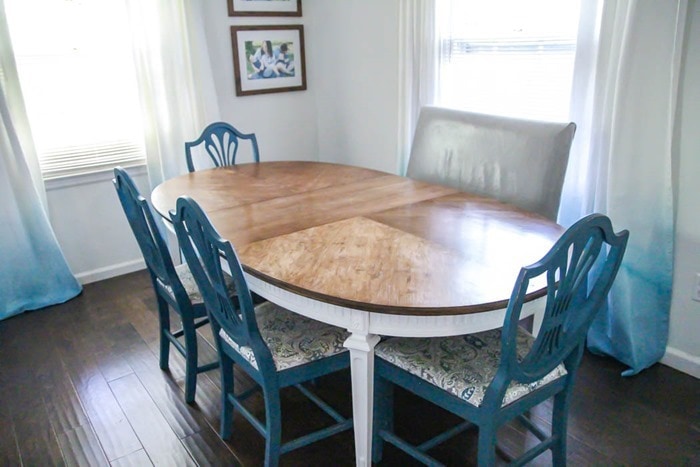 mesa de jantar em madeira acabada