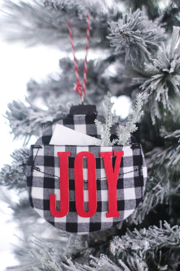 Create a Pretty and Plaid Christmas Tree