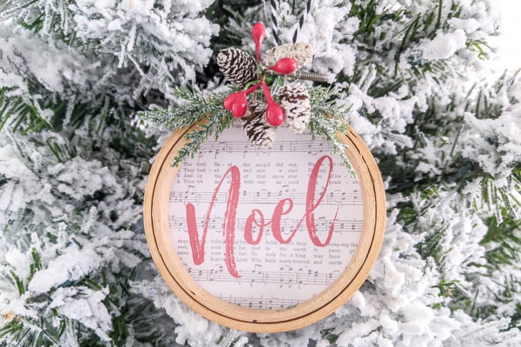 27 Standout Handmade Christmas Ornaments