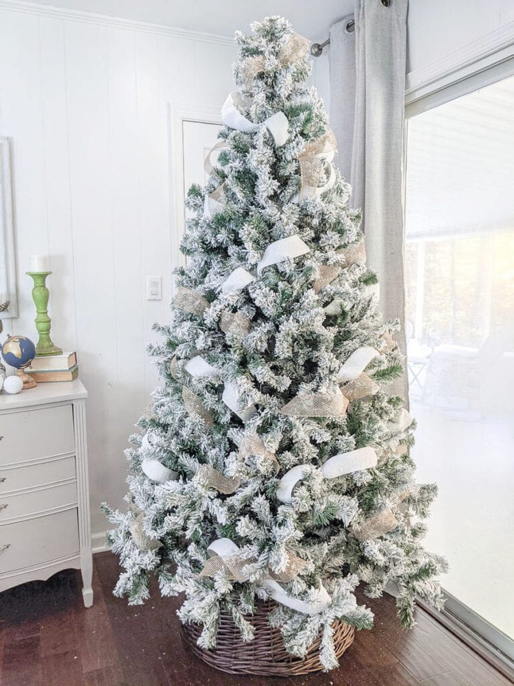 How to Decorate a Christmas Tree: 10 Tips for a Beautiful Tree