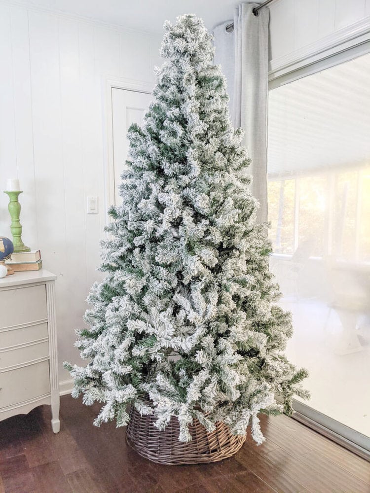 How to Decorate a Christmas Tree: 10 Tips for a Beautiful Tree