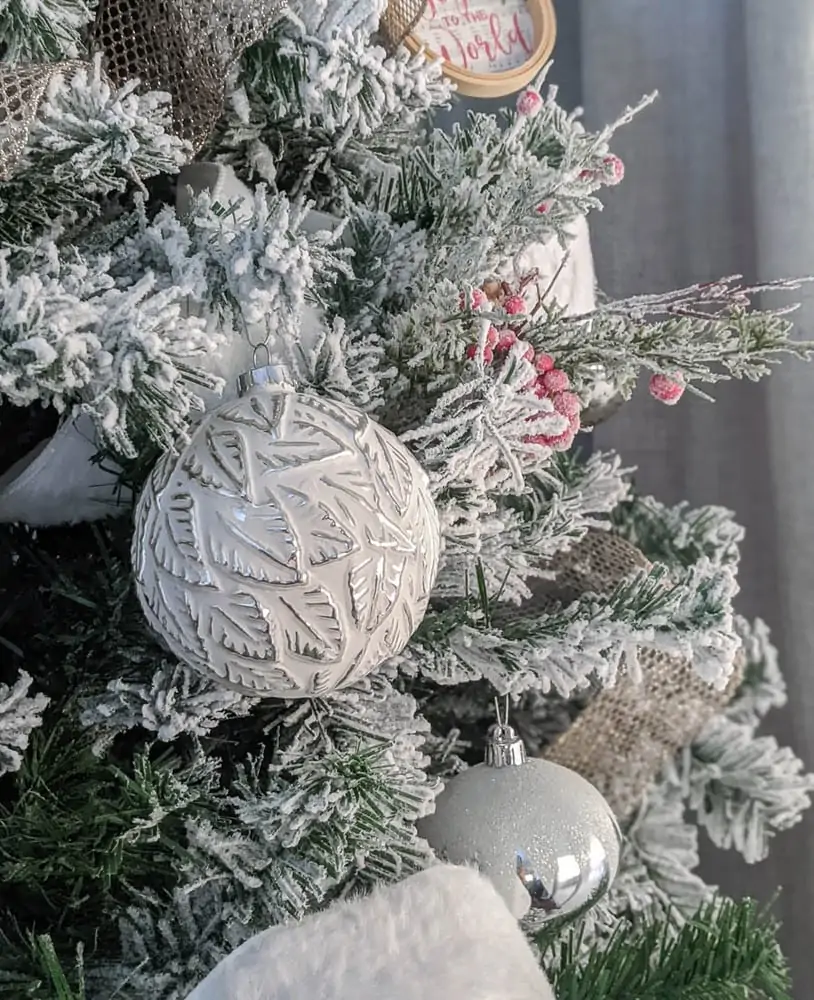 GENIUS way to use MINI PINECONES for CHRISTMAS (Dollar Tree Crafts