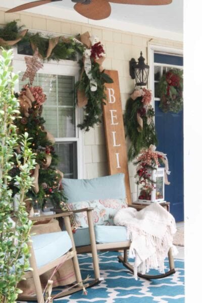 23 Festive Front Porch Christmas Decorating Ideas