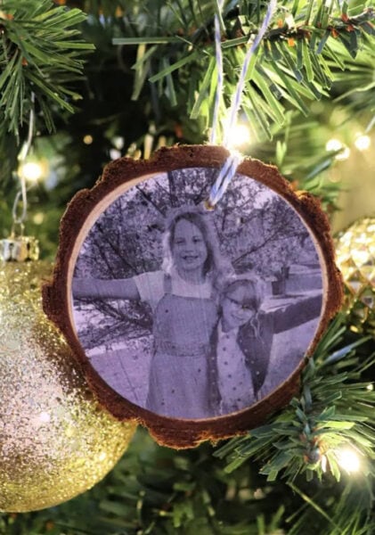 19 Creative DIY Photo Ornaments that Anyone Can Make