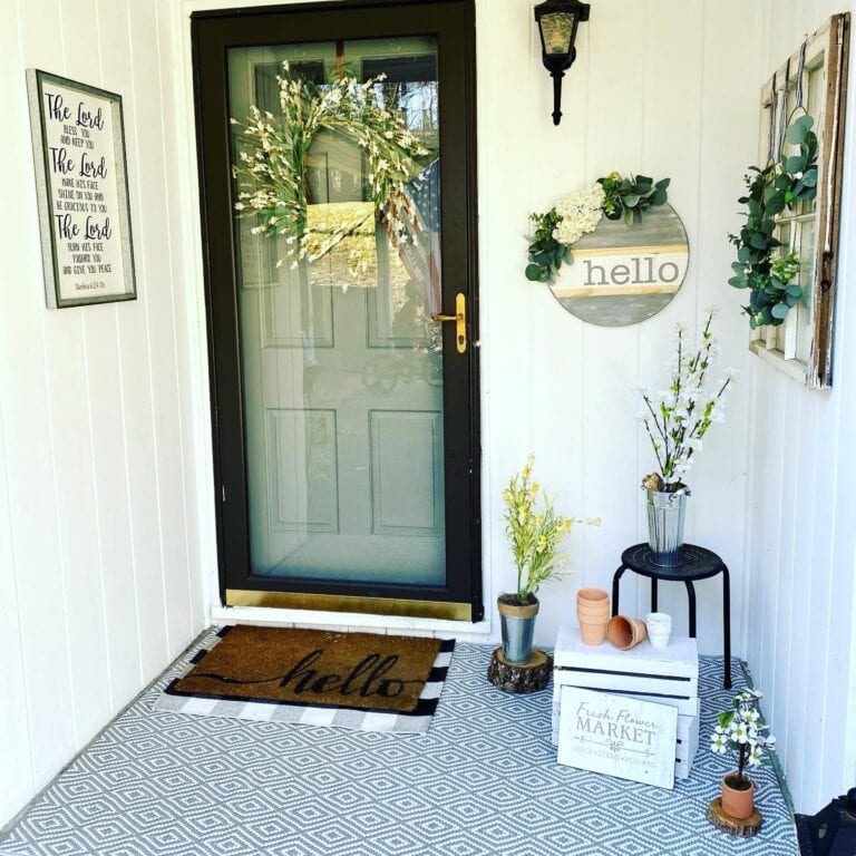 19 Beautiful and Affordable Front Porch Decorating Ideas