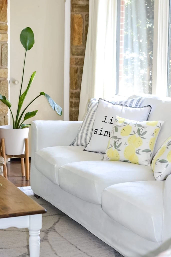 5 Amazing Throw Pillow Ideas That Will Give Your Sofa New Life