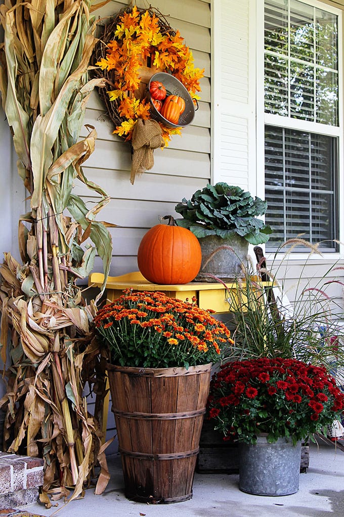 29 Fabulous Fall Front Porch Ideas For A Warm and Cozy Space