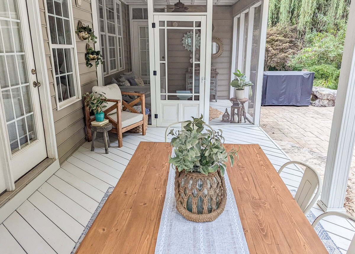 looking towards screened porch.